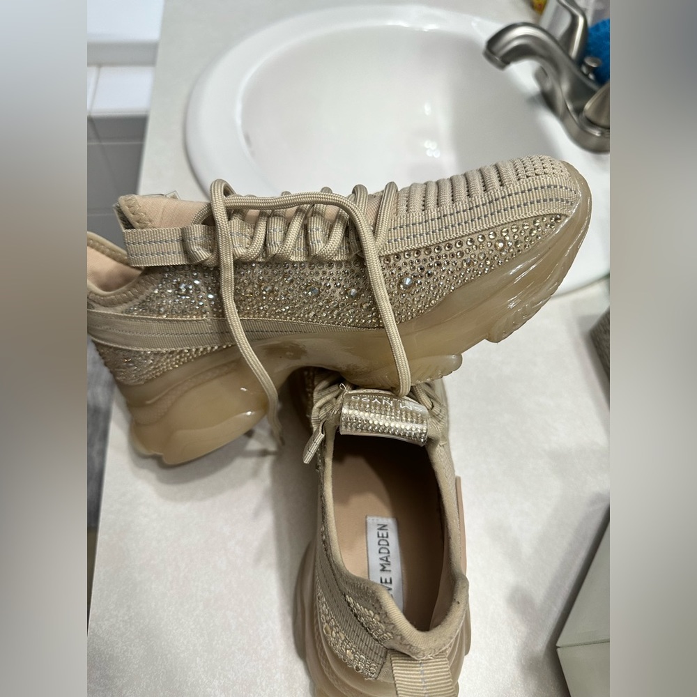 Sz8 women’s Steve Madden rhinestone sneakers